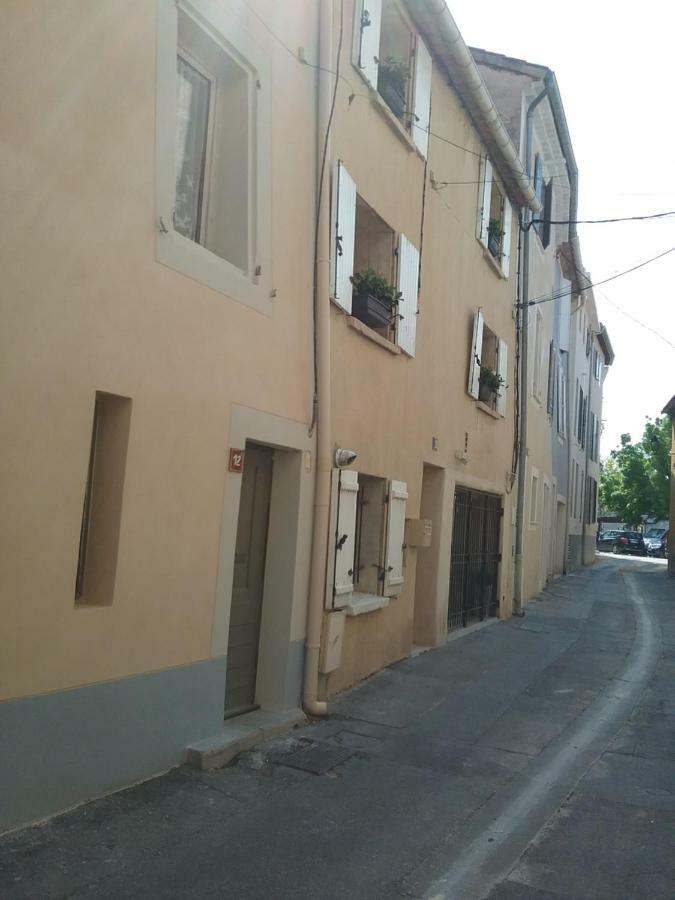 Au 10 Appartement LʼIsle-sur-la-Sorgue Buitenkant foto
